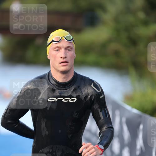 25.08.2024 - Elbe Triathlon Hamburg H.Heesch http://msf.ph/oto/6848662 25.08.2024 08:54:57 Schwimmen 229, 262, 296 meine-sportfotos.de