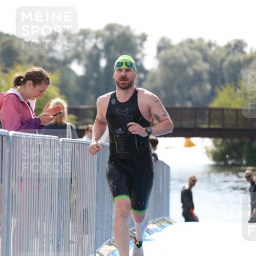 25.08.2024 - Elbe Triathlon Hamburg H.Heesch http://msf.ph/oto/6848668 25.08.2024 15:11:07 Schwimmen  meine-sportfotos.de