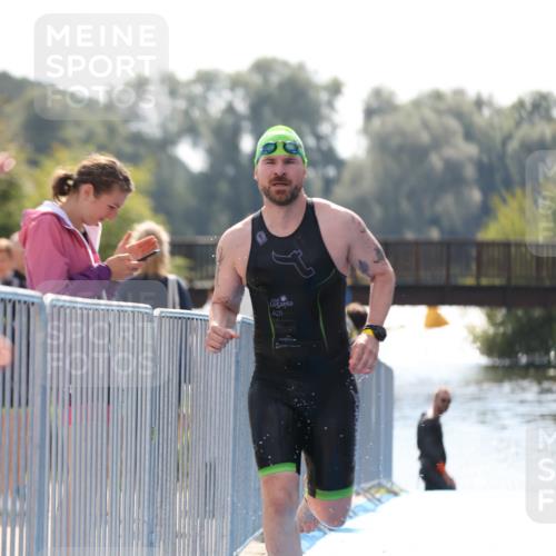 25.08.2024 - Elbe Triathlon Hamburg H.Heesch http://msf.ph/oto/6848682 25.08.2024 15:11:07 Schwimmen  meine-sportfotos.de