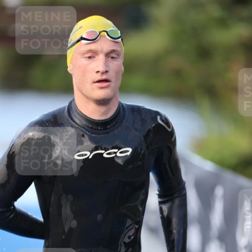 25.08.2024 - Elbe Triathlon Hamburg H.Heesch http://msf.ph/oto/6848698 25.08.2024 08:54:57 Schwimmen 229, 262, 296 meine-sportfotos.de