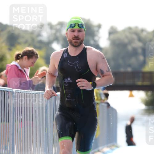 25.08.2024 - Elbe Triathlon Hamburg H.Heesch http://msf.ph/oto/6848705 25.08.2024 15:11:07 Schwimmen  meine-sportfotos.de