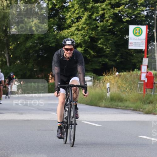 25.08.2024 - Elbe Triathlon Hamburg Fuchs,  Jonas http://msf.ph/oto/6848706 25.08.2024 09:54:09 Radfahren 496, 405, 281, 296, 375, 338 meine-sportfotos.de