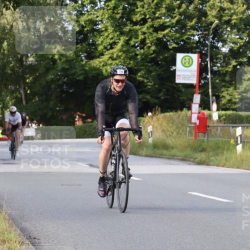 25.08.2024 - Elbe Triathlon Hamburg Fuchs,  Jonas http://msf.ph/oto/6848712 25.08.2024 09:54:09 Radfahren 496, 405, 281, 296, 375, 338 meine-sportfotos.de