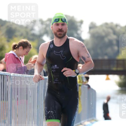 25.08.2024 - Elbe Triathlon Hamburg H.Heesch http://msf.ph/oto/6848717 25.08.2024 15:11:07 Schwimmen  meine-sportfotos.de