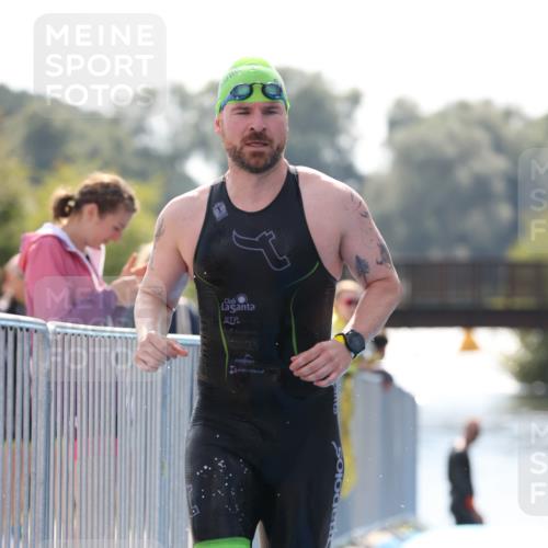 25.08.2024 - Elbe Triathlon Hamburg H.Heesch http://msf.ph/oto/6848724 25.08.2024 15:11:07 Schwimmen  meine-sportfotos.de