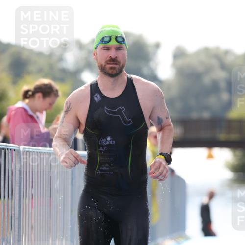 25.08.2024 - Elbe Triathlon Hamburg H.Heesch http://msf.ph/oto/6848732 25.08.2024 15:11:07 Schwimmen  meine-sportfotos.de