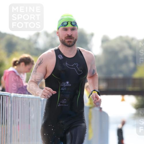 25.08.2024 - Elbe Triathlon Hamburg H.Heesch http://msf.ph/oto/6848746 25.08.2024 15:11:08 Schwimmen  meine-sportfotos.de
