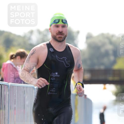 25.08.2024 - Elbe Triathlon Hamburg H.Heesch http://msf.ph/oto/6848751 25.08.2024 15:11:08 Schwimmen  meine-sportfotos.de