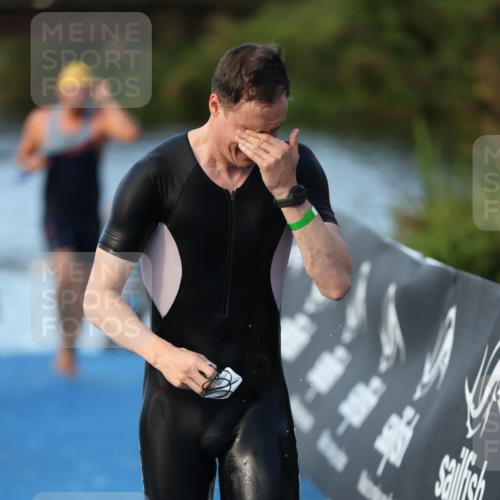 25.08.2024 - Elbe Triathlon Hamburg H.Heesch http://msf.ph/oto/6848753 25.08.2024 08:55:16 Schwimmen 262, 296 meine-sportfotos.de