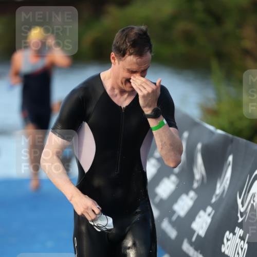 25.08.2024 - Elbe Triathlon Hamburg H.Heesch http://msf.ph/oto/6848758 25.08.2024 08:55:16 Schwimmen 262, 296 meine-sportfotos.de