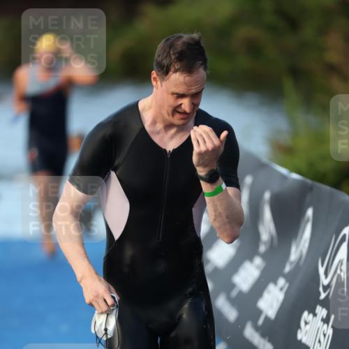 25.08.2024 - Elbe Triathlon Hamburg H.Heesch http://msf.ph/oto/6848761 25.08.2024 08:55:16 Schwimmen 262, 296 meine-sportfotos.de