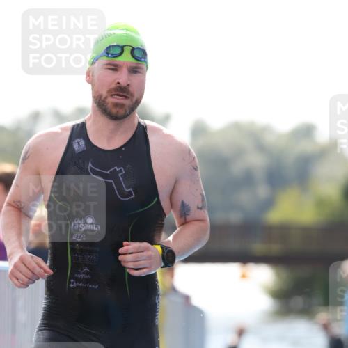 25.08.2024 - Elbe Triathlon Hamburg H.Heesch http://msf.ph/oto/6848773 25.08.2024 15:11:08 Schwimmen  meine-sportfotos.de