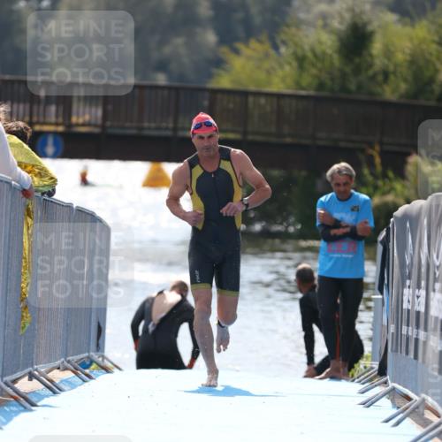 25.08.2024 - Elbe Triathlon Hamburg H.Heesch http://msf.ph/oto/6848808 25.08.2024 15:12:16 Schwimmen  meine-sportfotos.de