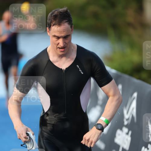 25.08.2024 - Elbe Triathlon Hamburg H.Heesch http://msf.ph/oto/6848810 25.08.2024 08:55:16 Schwimmen 262, 296 meine-sportfotos.de