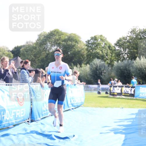 25.08.2024 - Elbe Triathlon Hamburg H.Heesch http://msf.ph/oto/6848813 25.08.2024 10:43:37 Ziel 67, 313 meine-sportfotos.de