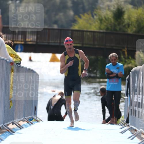 25.08.2024 - Elbe Triathlon Hamburg H.Heesch http://msf.ph/oto/6848819 25.08.2024 15:12:16 Schwimmen  meine-sportfotos.de