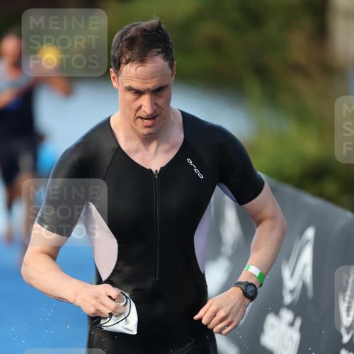 25.08.2024 - Elbe Triathlon Hamburg H.Heesch http://msf.ph/oto/6848820 25.08.2024 08:55:16 Schwimmen 262, 296 meine-sportfotos.de