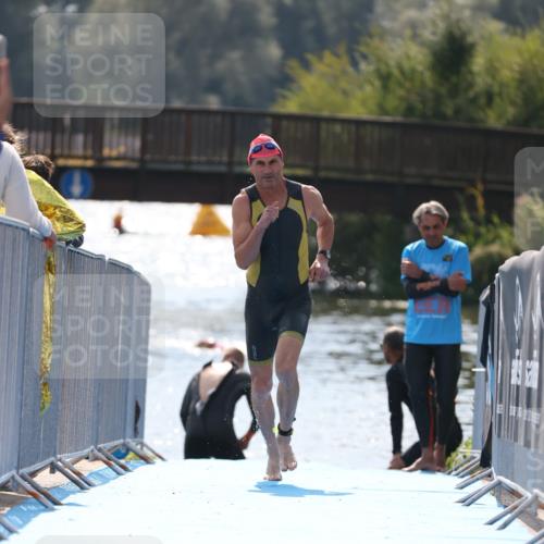 25.08.2024 - Elbe Triathlon Hamburg H.Heesch http://msf.ph/oto/6848828 25.08.2024 15:12:16 Schwimmen  meine-sportfotos.de