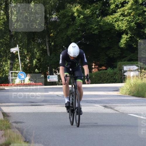 25.08.2024 - Elbe Triathlon Hamburg Fuchs,  Jonas http://msf.ph/oto/6848830 25.08.2024 09:54:17 Radfahren 375, 338, 278 meine-sportfotos.de