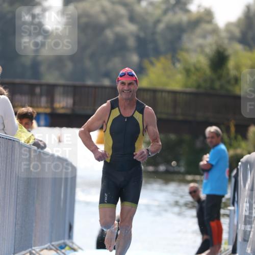 25.08.2024 - Elbe Triathlon Hamburg H.Heesch http://msf.ph/oto/6848851 25.08.2024 15:12:17 Schwimmen  meine-sportfotos.de