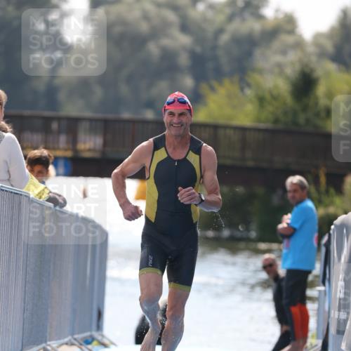 25.08.2024 - Elbe Triathlon Hamburg H.Heesch http://msf.ph/oto/6848856 25.08.2024 15:12:17 Schwimmen  meine-sportfotos.de