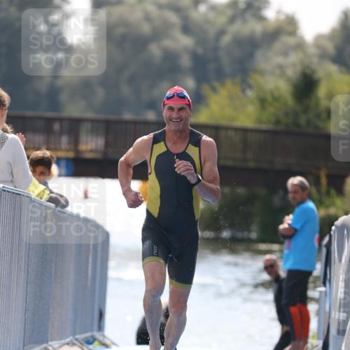 25.08.2024 - Elbe Triathlon Hamburg H.Heesch http://msf.ph/oto/6848864 25.08.2024 15:12:18 Schwimmen  meine-sportfotos.de