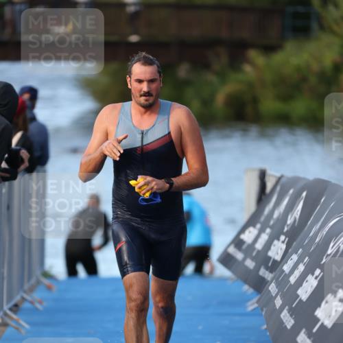 25.08.2024 - Elbe Triathlon Hamburg H.Heesch http://msf.ph/oto/6848865 25.08.2024 08:55:18 Schwimmen 262, 296 meine-sportfotos.de