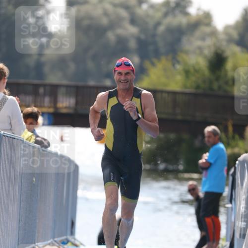 25.08.2024 - Elbe Triathlon Hamburg H.Heesch http://msf.ph/oto/6848872 25.08.2024 15:12:18 Schwimmen  meine-sportfotos.de