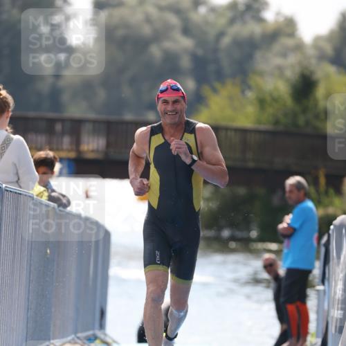 25.08.2024 - Elbe Triathlon Hamburg H.Heesch http://msf.ph/oto/6848879 25.08.2024 15:12:18 Schwimmen  meine-sportfotos.de