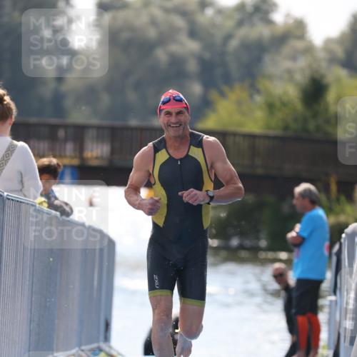 25.08.2024 - Elbe Triathlon Hamburg H.Heesch http://msf.ph/oto/6848894 25.08.2024 15:12:18 Schwimmen  meine-sportfotos.de