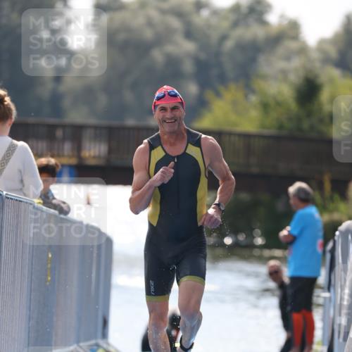 25.08.2024 - Elbe Triathlon Hamburg H.Heesch http://msf.ph/oto/6848905 25.08.2024 15:12:18 Schwimmen  meine-sportfotos.de