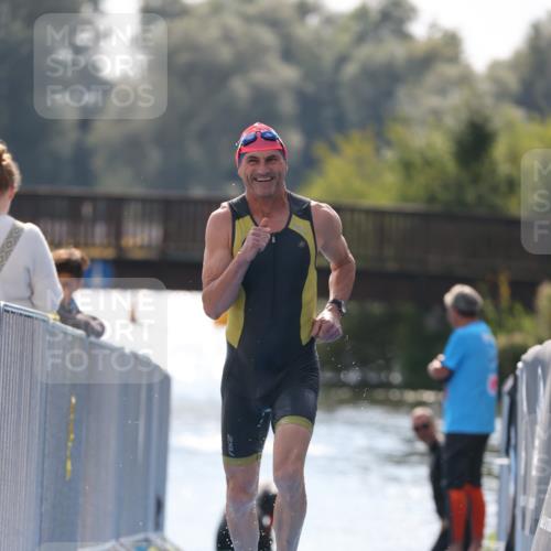 25.08.2024 - Elbe Triathlon Hamburg H.Heesch http://msf.ph/oto/6848910 25.08.2024 15:12:18 Schwimmen  meine-sportfotos.de