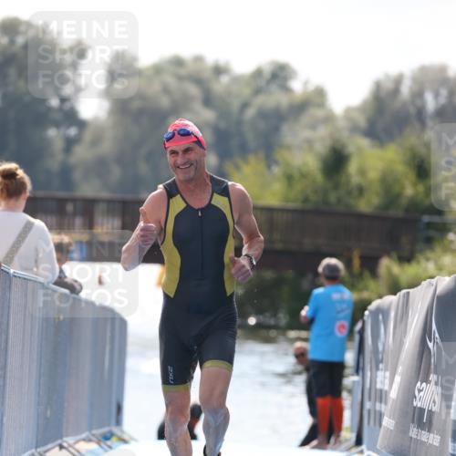 25.08.2024 - Elbe Triathlon Hamburg H.Heesch http://msf.ph/oto/6848919 25.08.2024 15:12:18 Schwimmen  meine-sportfotos.de