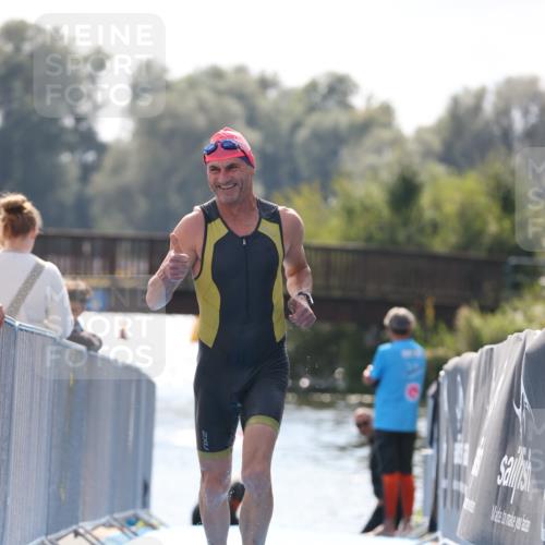 25.08.2024 - Elbe Triathlon Hamburg H.Heesch http://msf.ph/oto/6848924 25.08.2024 15:12:19 Schwimmen  meine-sportfotos.de