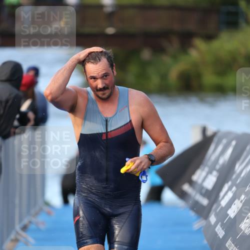 25.08.2024 - Elbe Triathlon Hamburg H.Heesch http://msf.ph/oto/6848934 25.08.2024 08:55:19 Schwimmen 262, 296 meine-sportfotos.de