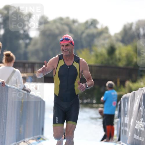 25.08.2024 - Elbe Triathlon Hamburg H.Heesch http://msf.ph/oto/6848949 25.08.2024 15:12:19 Schwimmen  meine-sportfotos.de