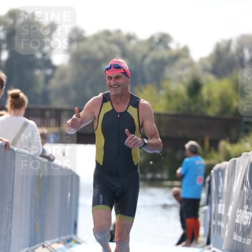 25.08.2024 - Elbe Triathlon Hamburg H.Heesch http://msf.ph/oto/6848959 25.08.2024 15:12:19 Schwimmen  meine-sportfotos.de
