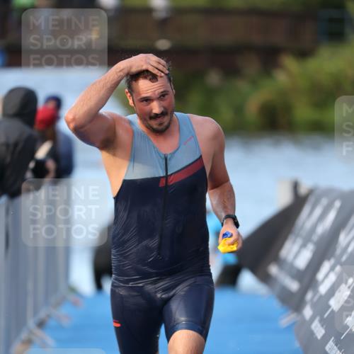 25.08.2024 - Elbe Triathlon Hamburg H.Heesch http://msf.ph/oto/6848961 25.08.2024 08:55:19 Schwimmen 262, 296 meine-sportfotos.de