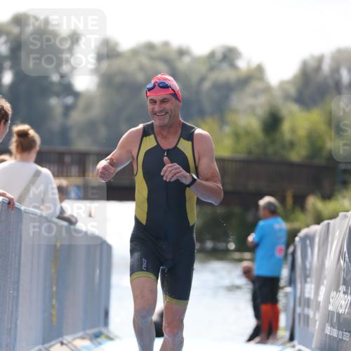25.08.2024 - Elbe Triathlon Hamburg H.Heesch http://msf.ph/oto/6848965 25.08.2024 15:12:19 Schwimmen  meine-sportfotos.de