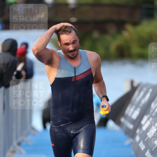 25.08.2024 - Elbe Triathlon Hamburg H.Heesch http://msf.ph/oto/6848967 25.08.2024 08:55:19 Schwimmen 262, 296 meine-sportfotos.de