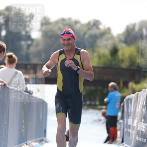 25.08.2024 - Elbe Triathlon Hamburg H.Heesch http://msf.ph/oto/6848971 25.08.2024 15:12:19 Schwimmen  meine-sportfotos.de