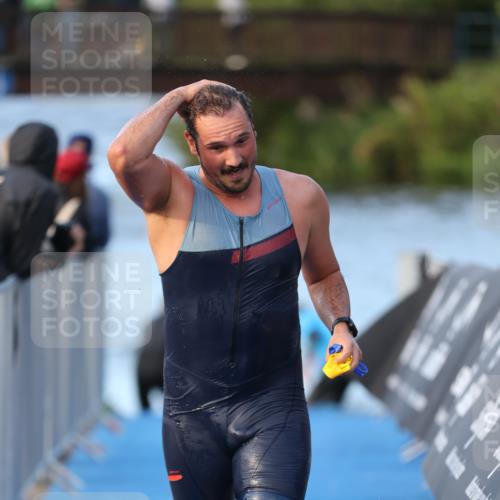 25.08.2024 - Elbe Triathlon Hamburg H.Heesch http://msf.ph/oto/6848974 25.08.2024 08:55:19 Schwimmen 262, 296 meine-sportfotos.de