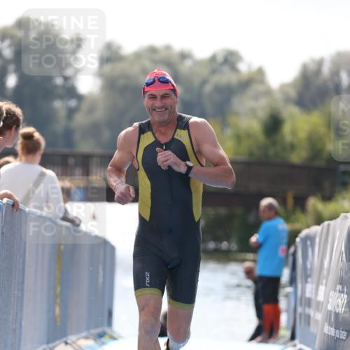 25.08.2024 - Elbe Triathlon Hamburg H.Heesch http://msf.ph/oto/6848985 25.08.2024 15:12:19 Schwimmen  meine-sportfotos.de