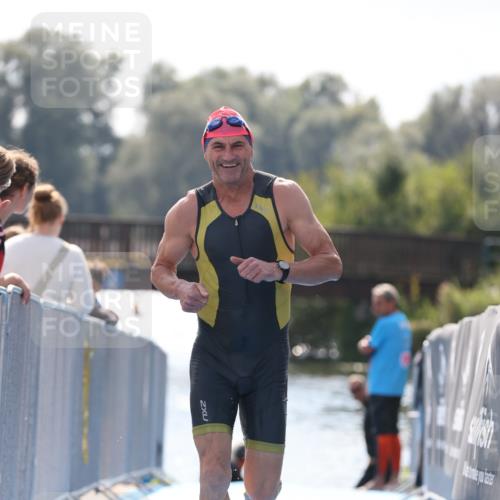 25.08.2024 - Elbe Triathlon Hamburg H.Heesch http://msf.ph/oto/6848992 25.08.2024 15:12:19 Schwimmen  meine-sportfotos.de