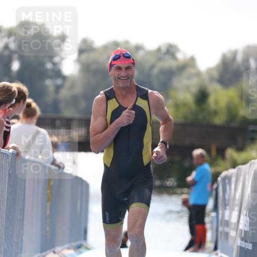 25.08.2024 - Elbe Triathlon Hamburg H.Heesch http://msf.ph/oto/6849009 25.08.2024 15:12:19 Schwimmen  meine-sportfotos.de