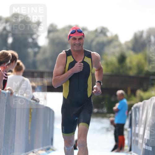 25.08.2024 - Elbe Triathlon Hamburg H.Heesch http://msf.ph/oto/6849016 25.08.2024 15:12:19 Schwimmen  meine-sportfotos.de