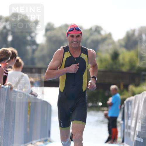 25.08.2024 - Elbe Triathlon Hamburg H.Heesch http://msf.ph/oto/6849022 25.08.2024 15:12:19 Schwimmen  meine-sportfotos.de