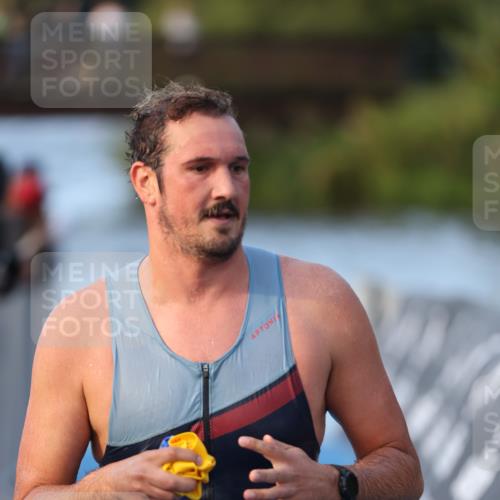 25.08.2024 - Elbe Triathlon Hamburg H.Heesch http://msf.ph/oto/6849023 25.08.2024 08:55:21 Schwimmen 262, 296 meine-sportfotos.de