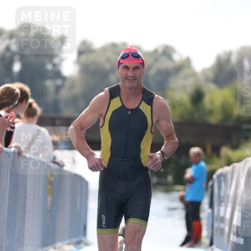 25.08.2024 - Elbe Triathlon Hamburg H.Heesch http://msf.ph/oto/6849035 25.08.2024 15:12:19 Schwimmen  meine-sportfotos.de