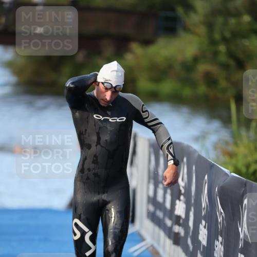 25.08.2024 - Elbe Triathlon Hamburg H.Heesch http://msf.ph/oto/6849037 25.08.2024 08:55:34 Schwimmen 232 meine-sportfotos.de